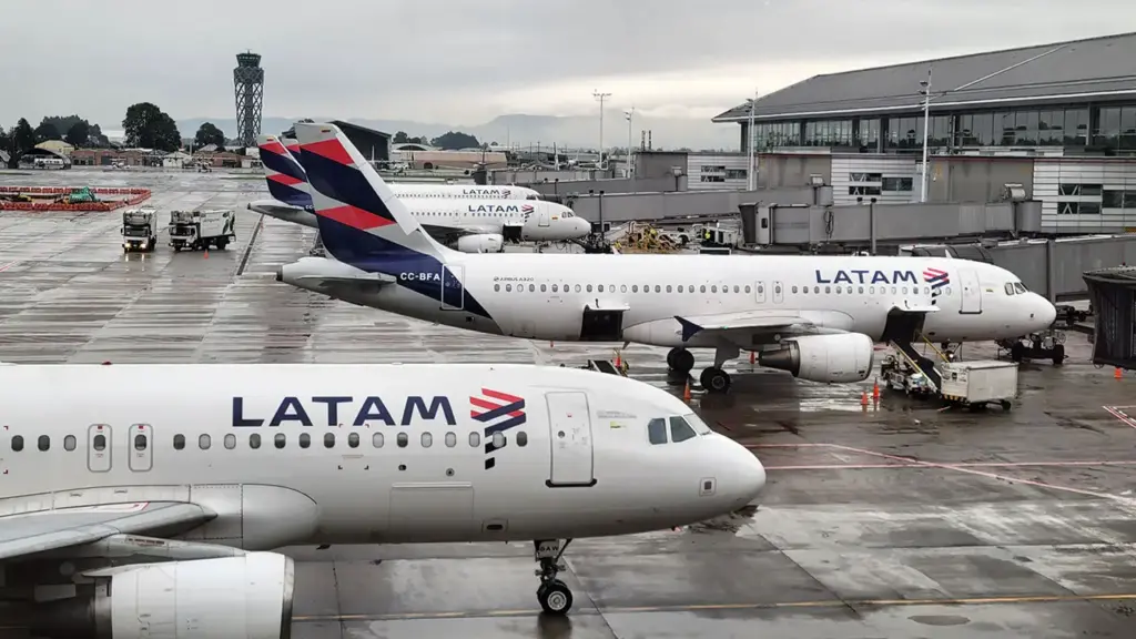 aviones latam estacionados aeropuerto guayaquil