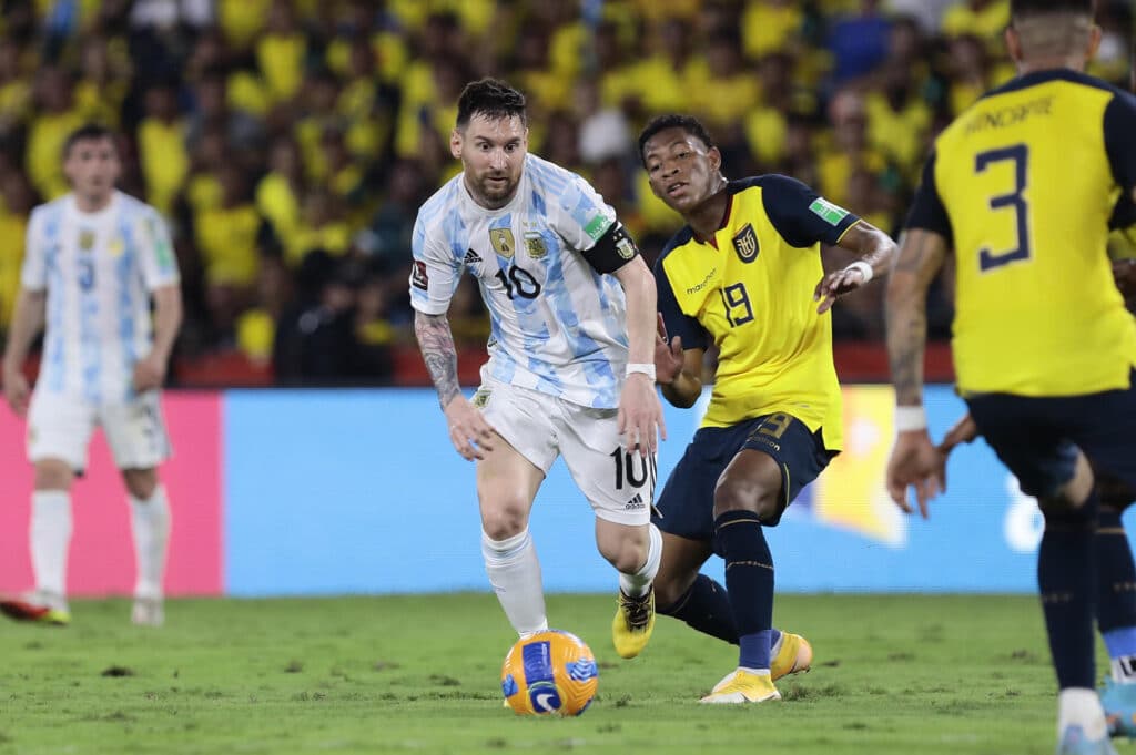 Muchos hinchas van a Eliminatorias mundial 2026: Esto cuesta viajar de Ecuador a Argentina para apoyar la selección